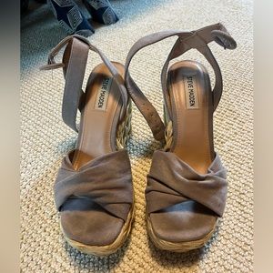 Steve Madden straw wedges